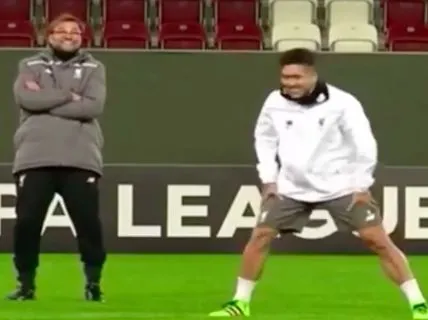 Klopp se joue de Firmino