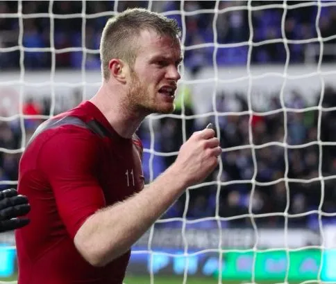 Chris Brunt blessé à l&rsquo;œil par un supporter