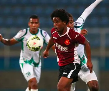 Un lob du milieu de terrain en D3 portugaise