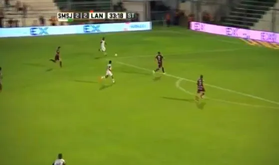 Un arbitre en Argentine joue les défenseurs