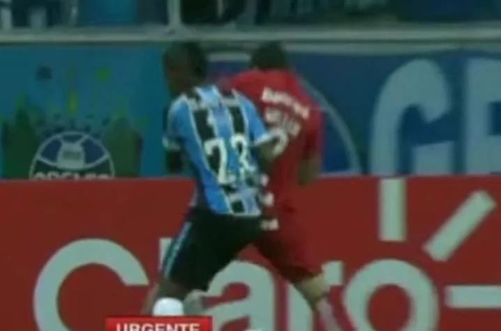 Coup de coude et mâchoire fracturée au Brésil