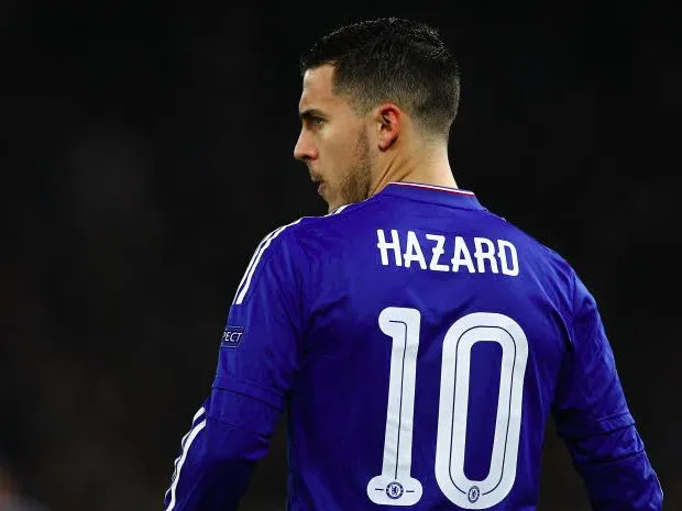 Eden Hazard et le mur de tasses