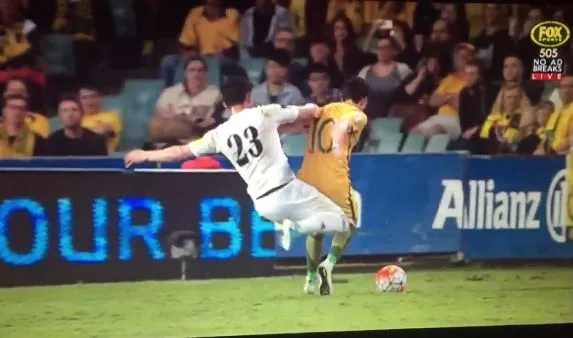 L&rsquo;horrible tacle d’un joueur jordanien