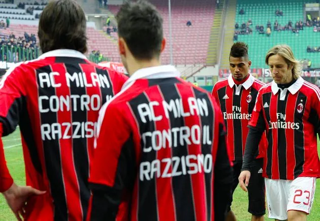 Les joueurs d’une équipe allemande se colorent la peau en noir