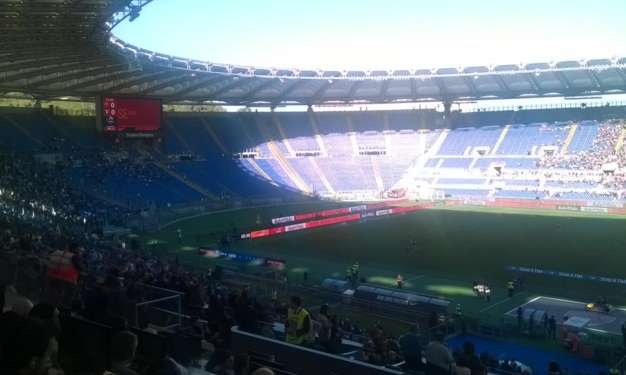 Les virages vides de l&rsquo;Olimpico pour le derby romain