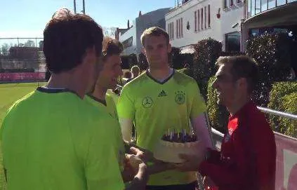 Vidéo : Lahm fête son anniversaire