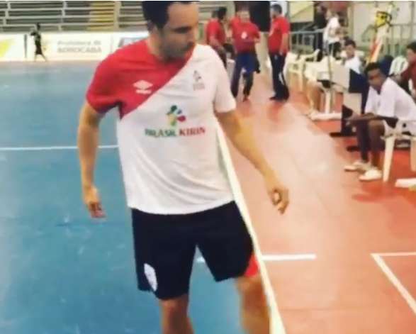 Vidéo : Falcao ne jette pas ses déchets comme les autres