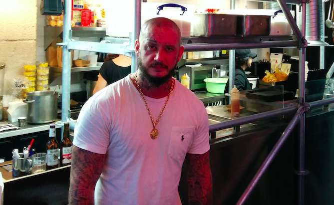 «<span style="font-size:50%">&nbsp;</span>En Thaïlande, on a les nouveaux modèles de maillots avant tout le monde<span style="font-size:50%">&nbsp;</span>»