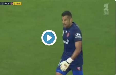 Deux bourdes du gardien en un match