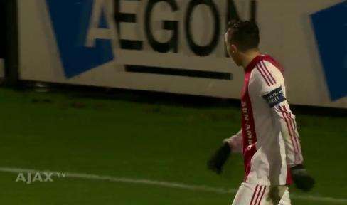 Vidéo : Il tombe sur une feinte de centre