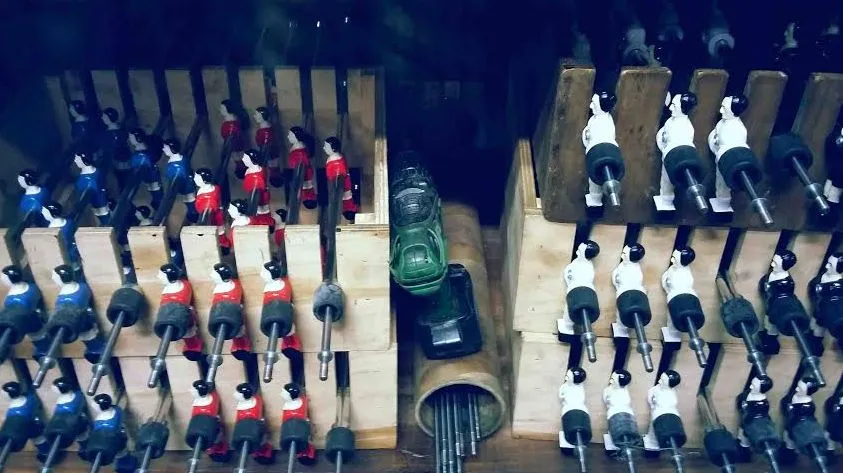 Dans les entrailles des baby-foot Stella