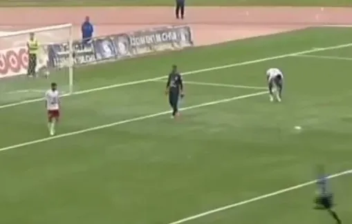 Vidéo : Il fête son but avec le message «<span style="font-size:50%">&nbsp;</span>Ici c Paris<span style="font-size:50%">&nbsp;</span>» et est suspendu