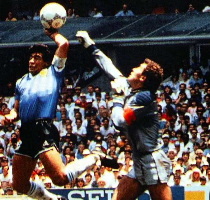 Et si le football n&rsquo;avait pas aboli les mains et les plaquages ?