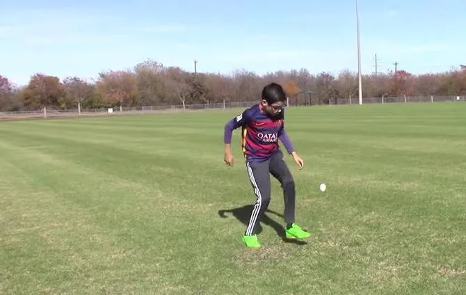 Vidéo : À 11 ans, il jongle avec tout et n&rsquo;importe quoi