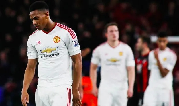 Vardy et Mahrez guident Leicester, United coule