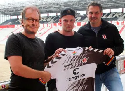 Sankt Pauli avance masqué