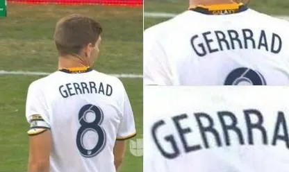 La faute de frappe sur le maillot de Gerrard
