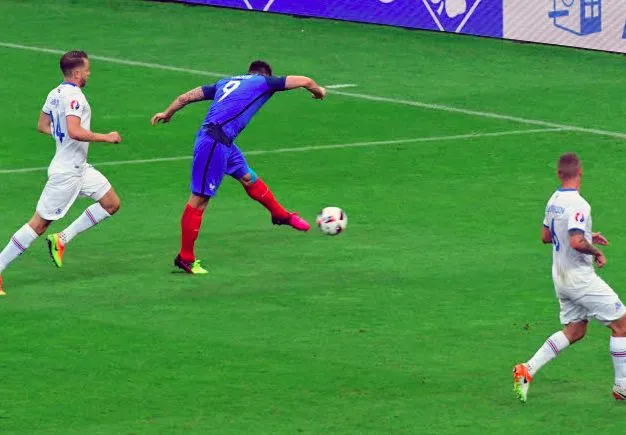 Giroud ouvre le score !