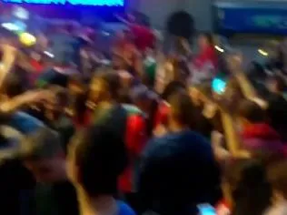 Le dernier «<span style="font-size:50%">&nbsp;</span>Don’t take me home<span style="font-size:50%">&nbsp;</span>» des fans gallois