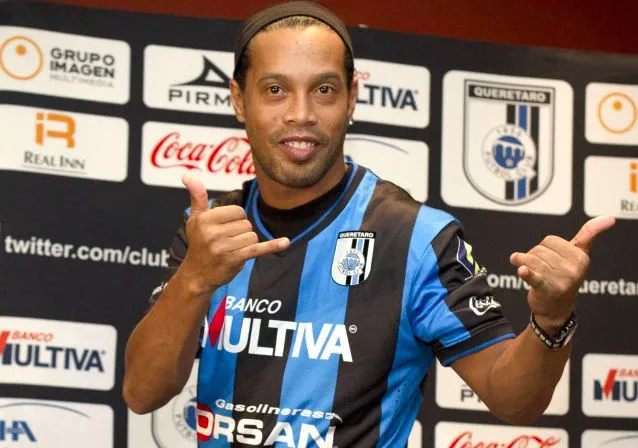 Ronaldinho marque un quintuplé en futsal en Inde