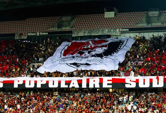 Un chant de supporters pour rendre hommage aux victimes de Nice