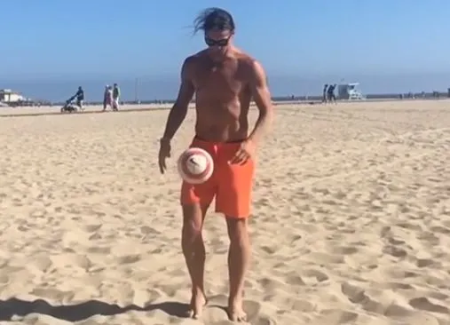 Zlatan s’éclate à la plage à Los Angeles