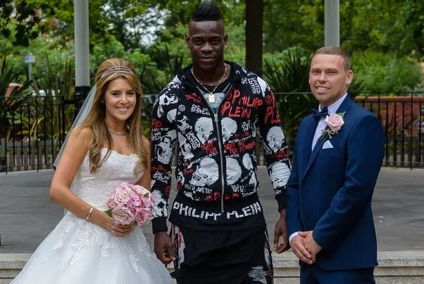 Quand Balotelli s’invite sur des photos de mariés