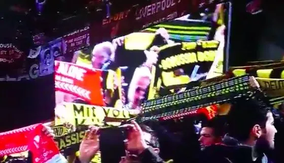 Le YNWA des supporters de Dortmund et de Liverpool