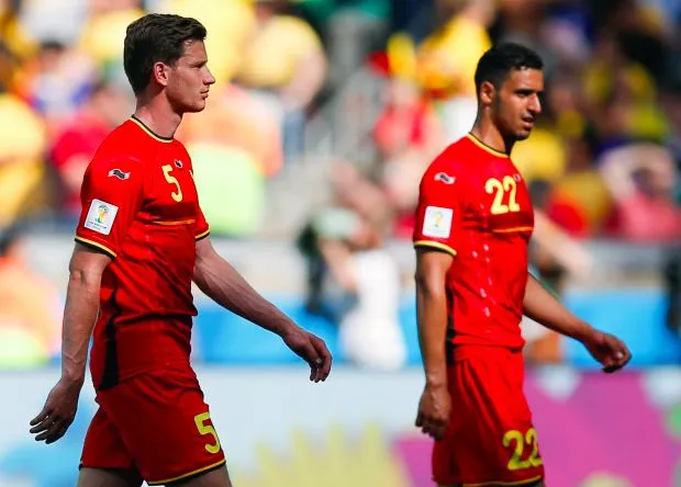 Vertonghen et Chadli serveurs dans un restaurant pour une pub