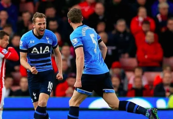 Tottenham explose Stoke et revient à 5 points de Leicester
