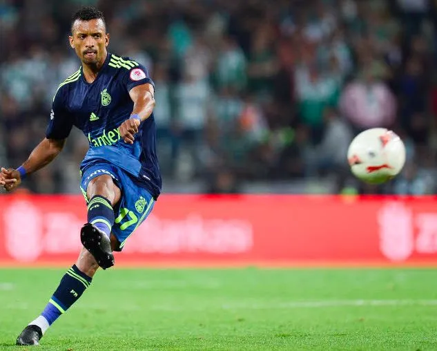 Le coup franc magnifique de Nani