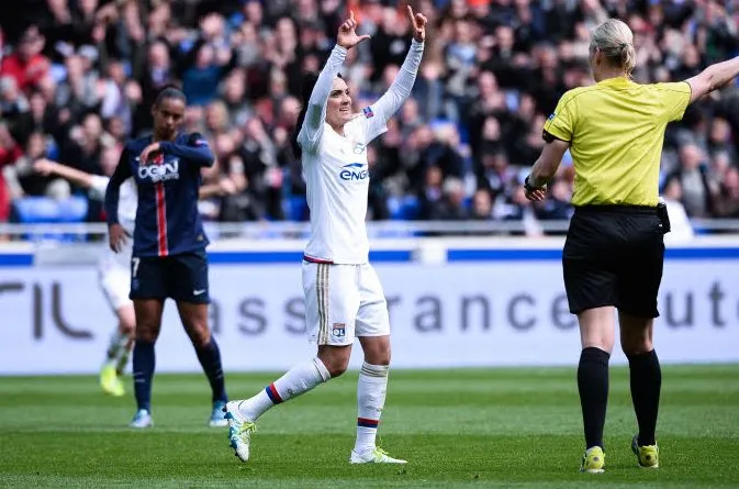 Le superbe but de Louisa Necib