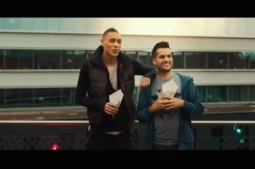 Guillaume Hoarau joue encore au chanteur