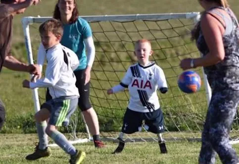 Le beau geste de Moussa Dembele pour un fan des <i>Spurs</i>