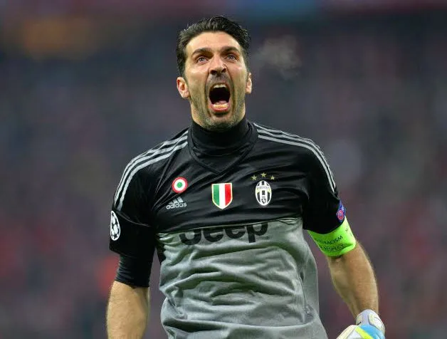 Buffon et son maillot de Leicester