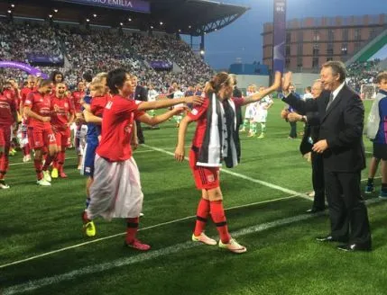 Les politiques félicitent les joueuses de l’OL