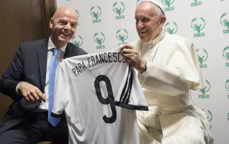 Quand le pape conseille la FIFA