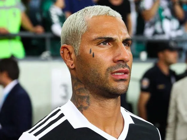 Quaresma offre son maillot au pape