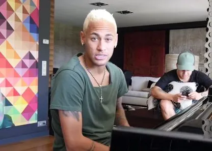 Neymar se lance dans la chanson