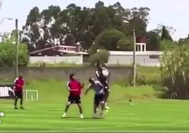 Les qualités de gardien de but de Luis Suárez