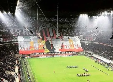 L&rsquo;hommage des supporters de l&rsquo;AC Milan à Berlusconi