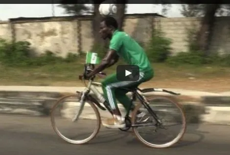 103 km à vélo un ballon sur la tête