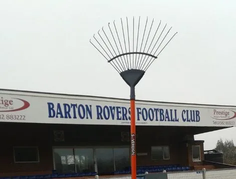 Quand Barton Rovers recrute un rateau