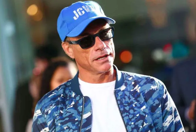 Et si le football avait été pensé par Jean-Claude Van Damme…