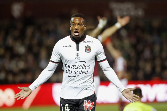 Et pendant ce temps-là, Nice file…