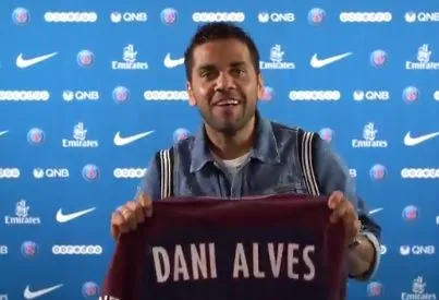 Dani Alves officiellement à Paris