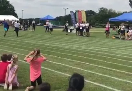 Hasselbaink remporte une course des papas