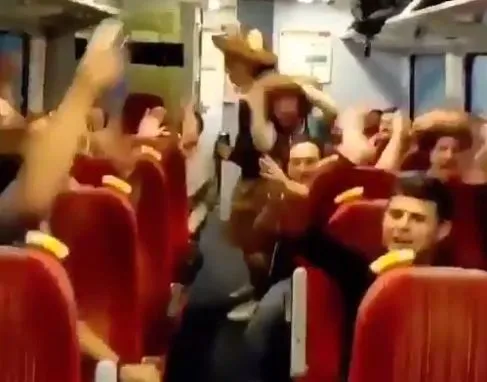 Le chant des supporters de West Ham pour Chicharito