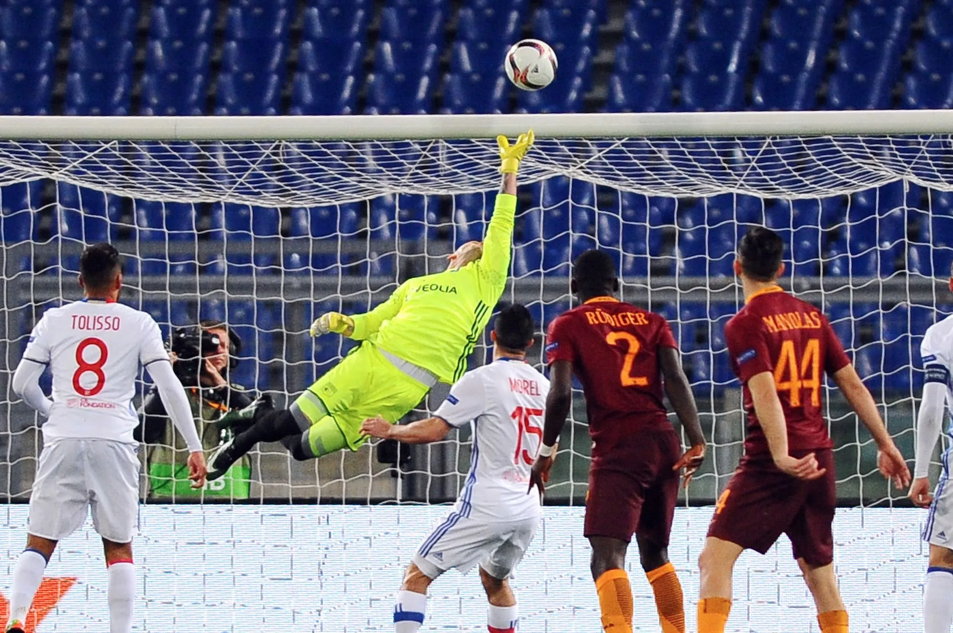 Lopes écœure la Louve