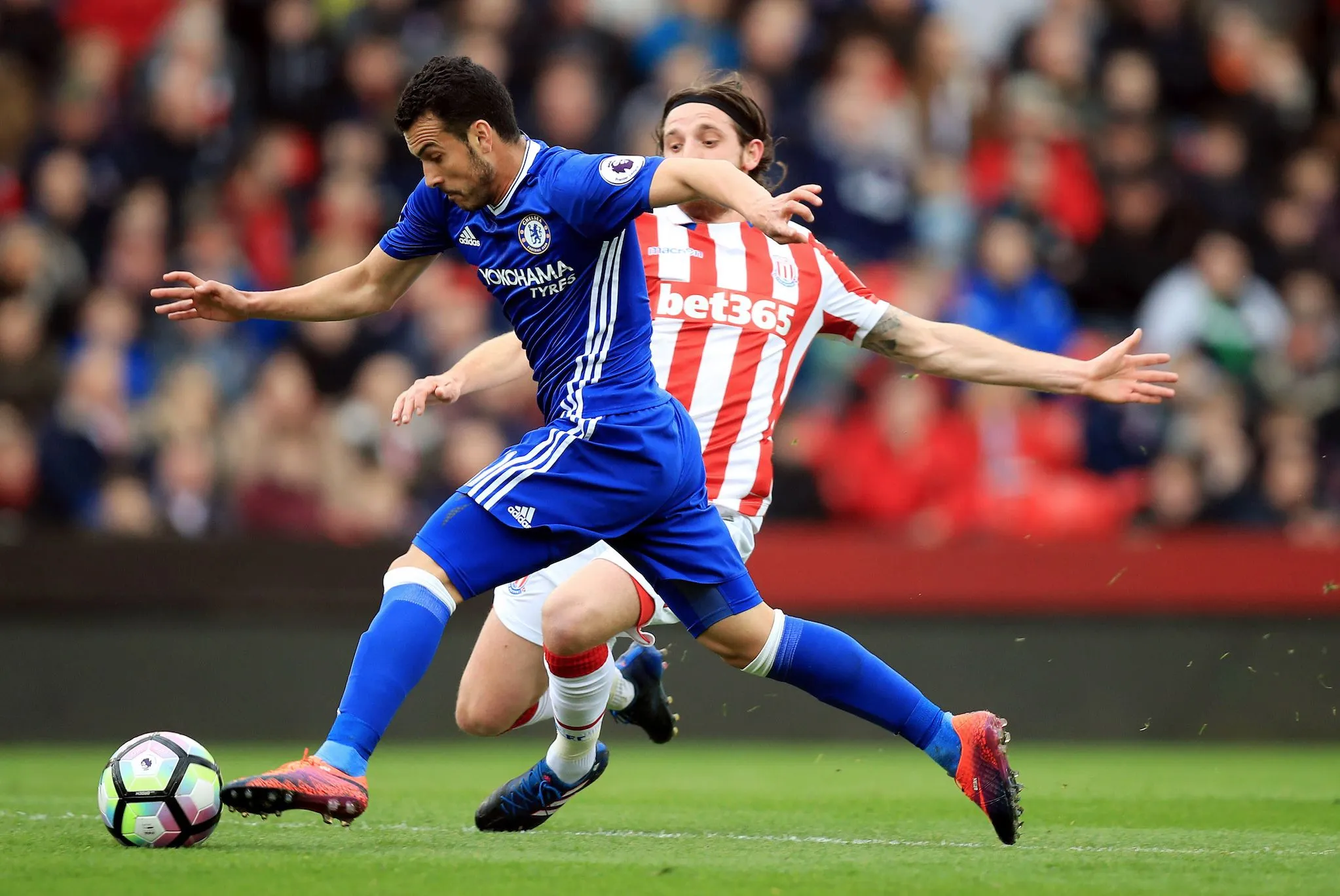 Chelsea fonce vers le titre, Leicester poursuit son come-back